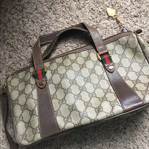 Vintage Monogram Gucci 39-02-040 Shoulder Bag